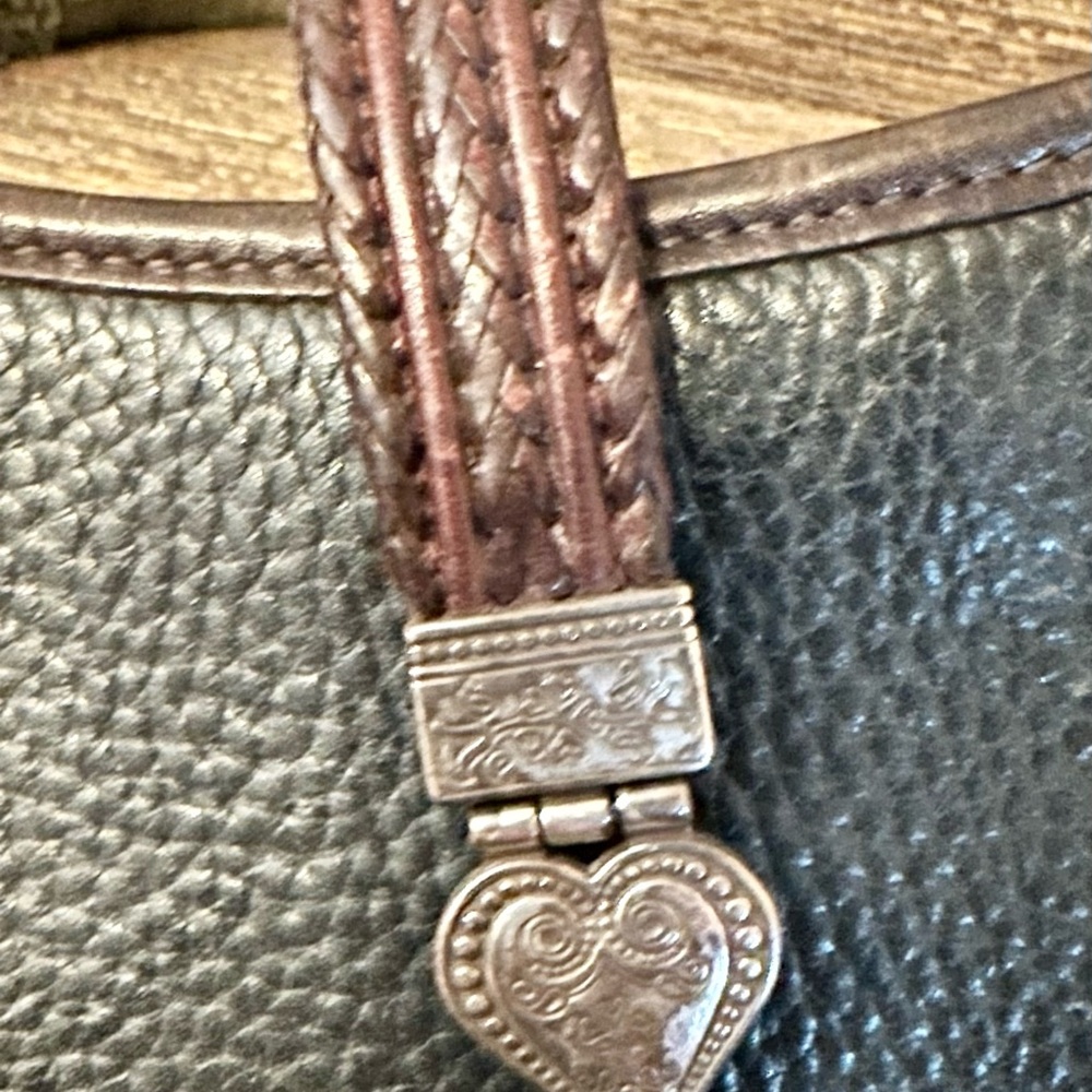 Brighton Elegant Black and Brown Leather Shoulder Bag - Picture 6 of 9